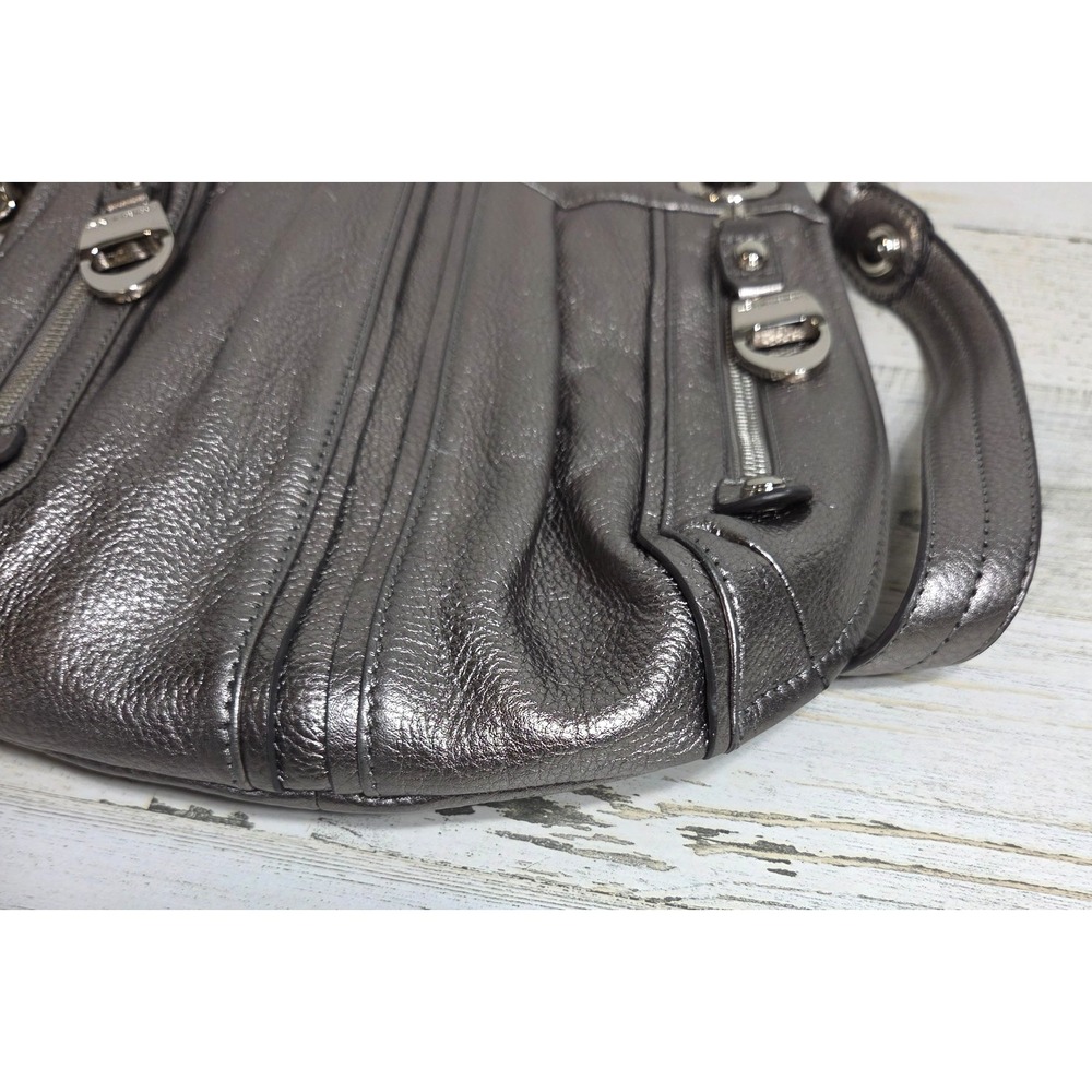B. Makowsky Metallic Silver Pebbled Leather Crossbody Shoulder Bag Purse - Picture 5 of 16